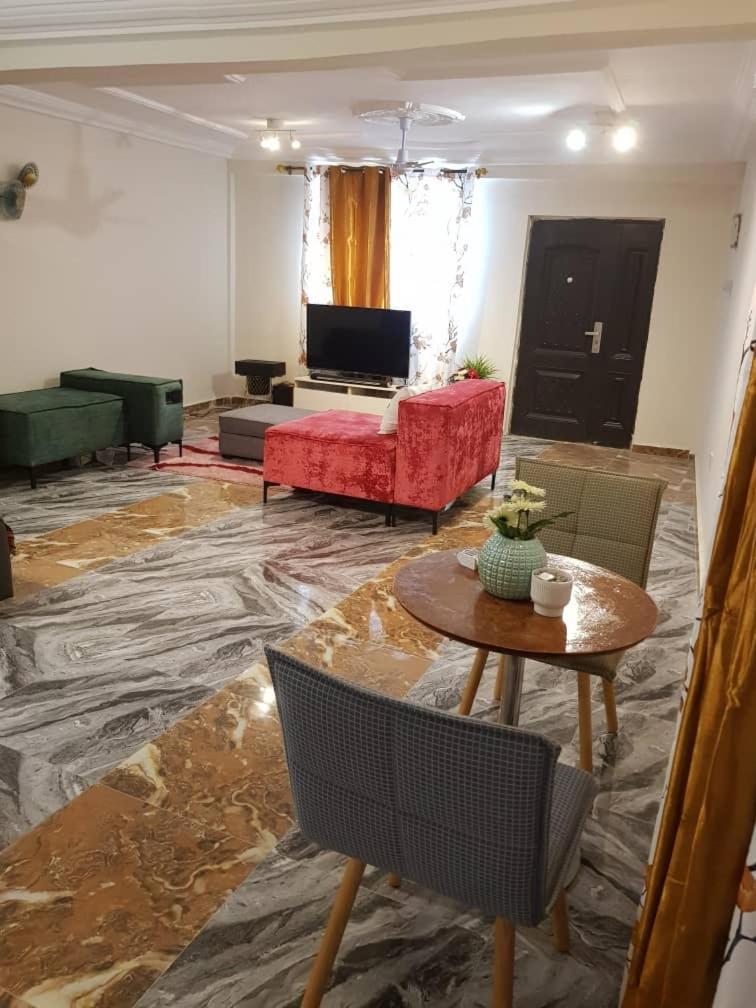 Nana Adu Guest House Koforidua Ngoại thất bức ảnh