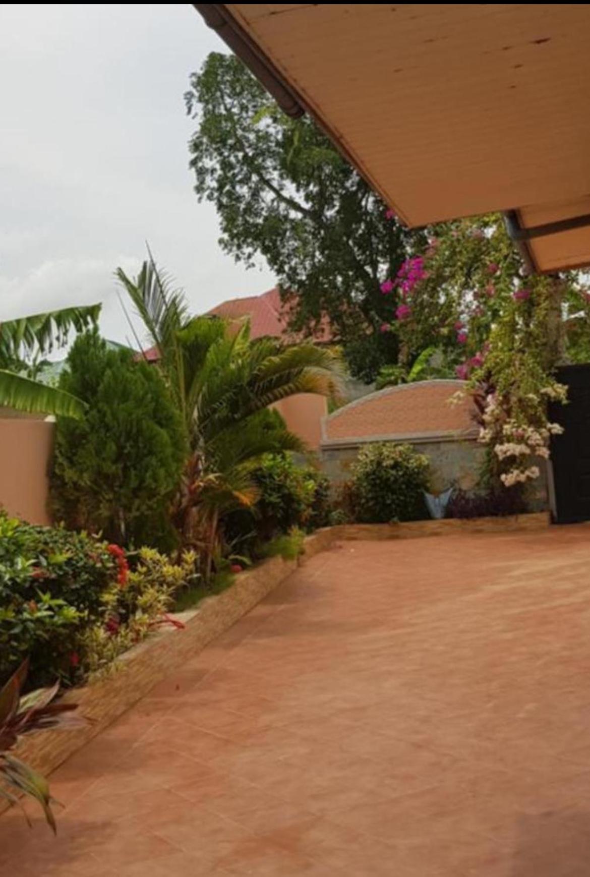 Nana Adu Guest House Koforidua Ngoại thất bức ảnh