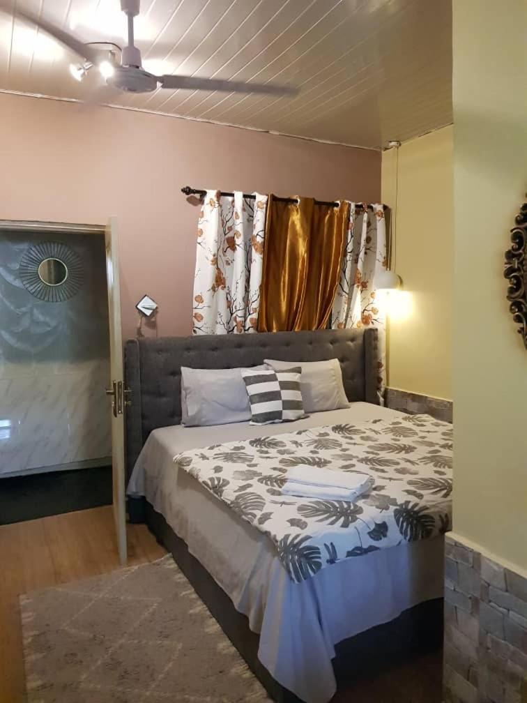 Nana Adu Guest House Koforidua Ngoại thất bức ảnh