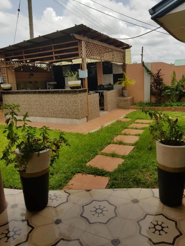 Nana Adu Guest House Koforidua Ngoại thất bức ảnh