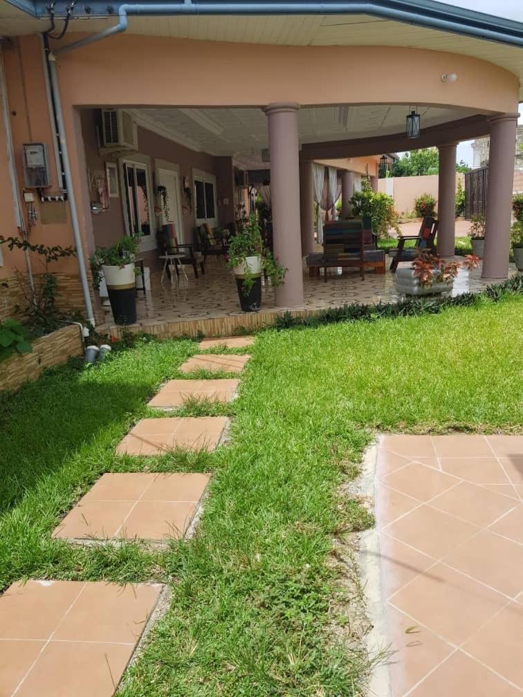 Nana Adu Guest House Koforidua Ngoại thất bức ảnh
